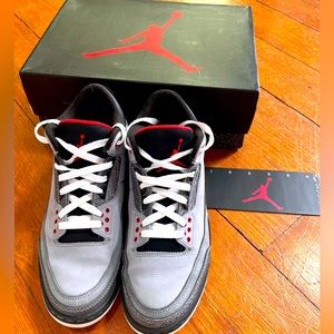 Air Jordan Retro 3 size 9.5 stealth grey / varsity red / black
